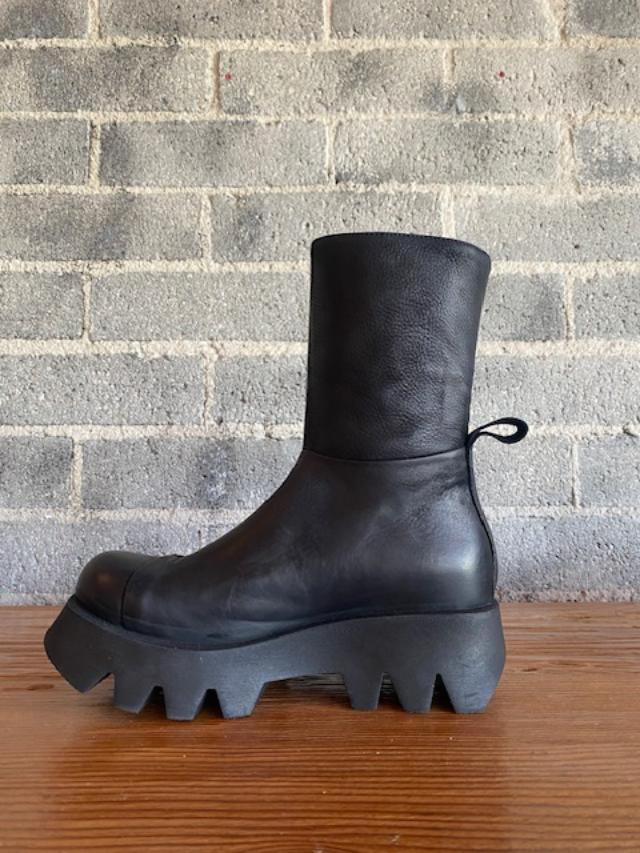 Lofina Wrap Around Zipper Boots